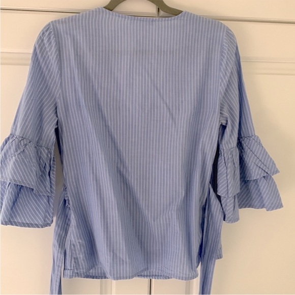 🖤5/$25 beachlunchlounge Blue Striped Ruffle Sleeve Blouse - Picture 10 of 12